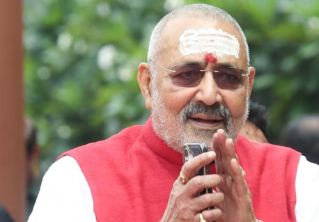 'वोट के लिए जिन्ना...': वंदे मातरम को लेकर गिरिराज सिंह ने कांग्रेस पर निशाना साधा।