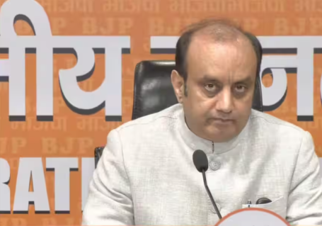 'एक खानदानी बीमारी का इलाज...' AI समिट में कांग्रेस के शर्टलेस परफॉर्मेंस पर BJP ने जमकर निशाना साधा, नेहरू का भी ज़िक्र किया