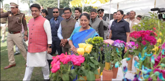 कनॉट प्लेस में बसंत की रौनक, CM रेखा गुप्ता ने किया भव्य फूल महोत्सव का उद्घाटन
