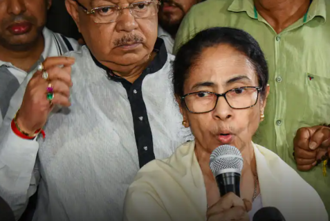 'BJP लोकतंत्र की हत्या कर रही है': बंगाल में कल्याण बनर्जी पर हमले पर ममता बनर्जी की पहली प्रतिक्रिया